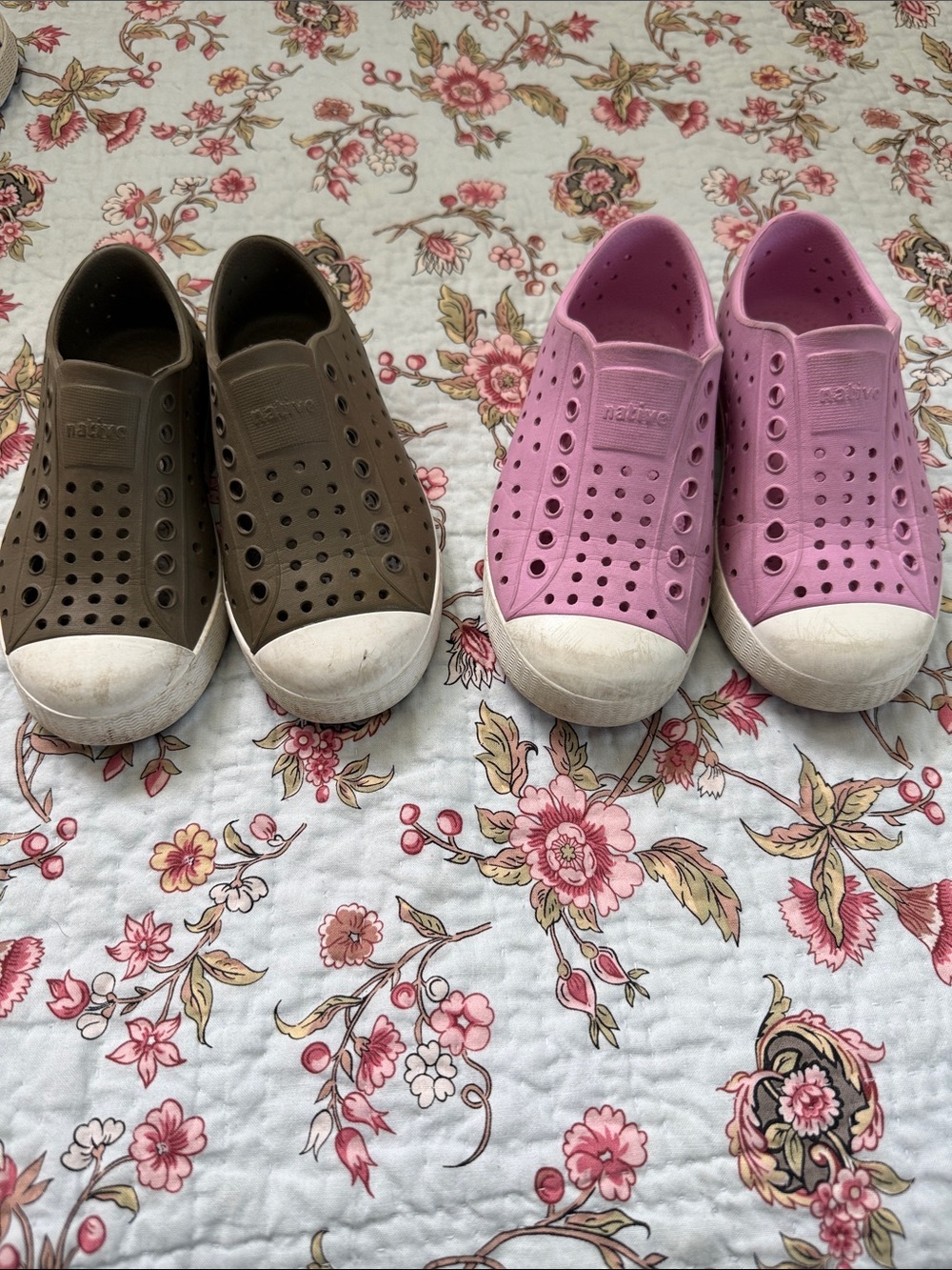 2 pairs of Native Kids Water Shoes in Brown and Pink